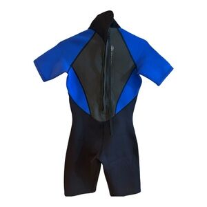 shorty wetsuit, referred to as a shorty dive suit or rash guard wetsuit